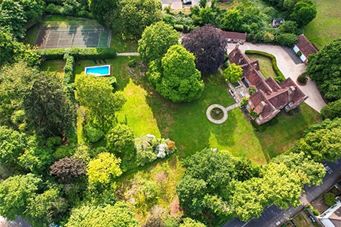8 Bedroom Detached House For Sale In Worplesdon Road, Guildford, GU3