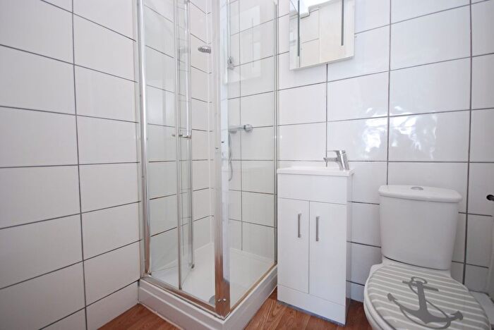 1 Bedroom Maisonette To Rent In Chestnut Grove, Balham, SW12