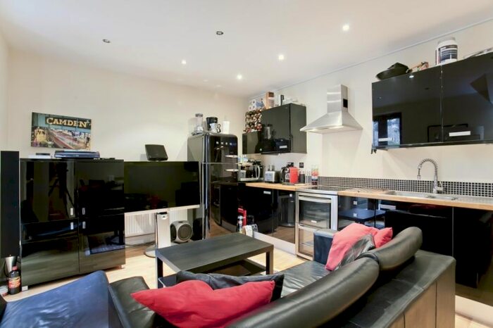 2 Bedroom Flat To Rent In Thorngate Road, Maida Vale, W9