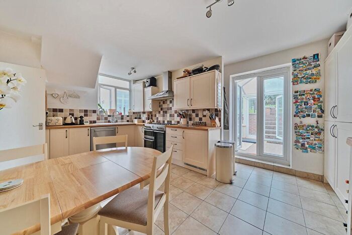 3 Bedroom Semi-Detached House For Sale In Warland Road, Plumstead, SE18