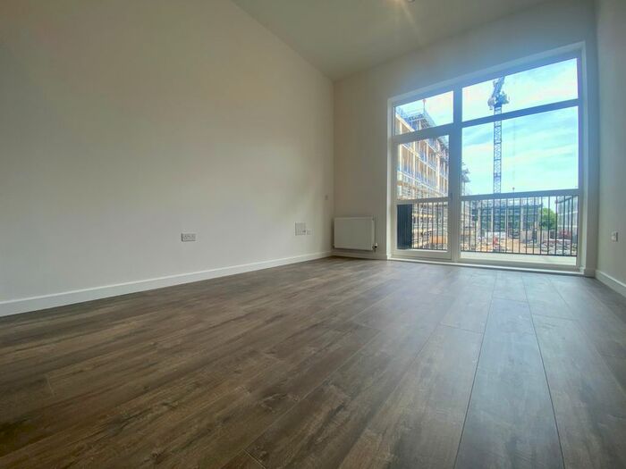 2 Bedroom Flat To Rent In Carnation Gardens, Hayes, UB3
