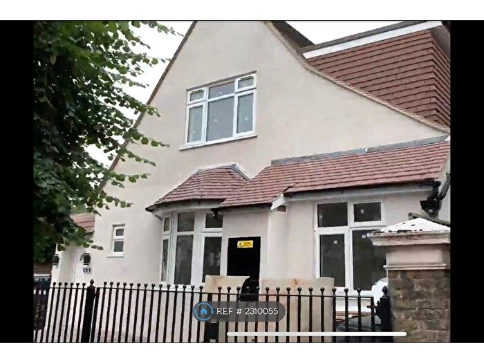 2 Bedroom Flat To Rent In Visita Apartments, East Croydon, CR0