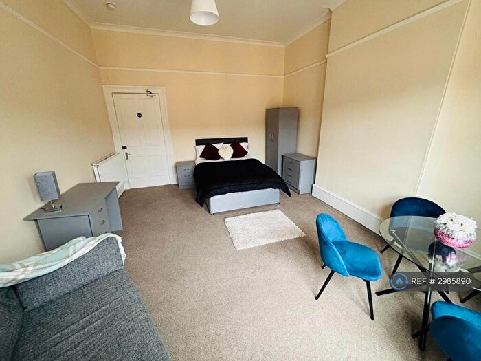 4 Bedroom Flat To Rent In West End Park St, Glasgow, G3