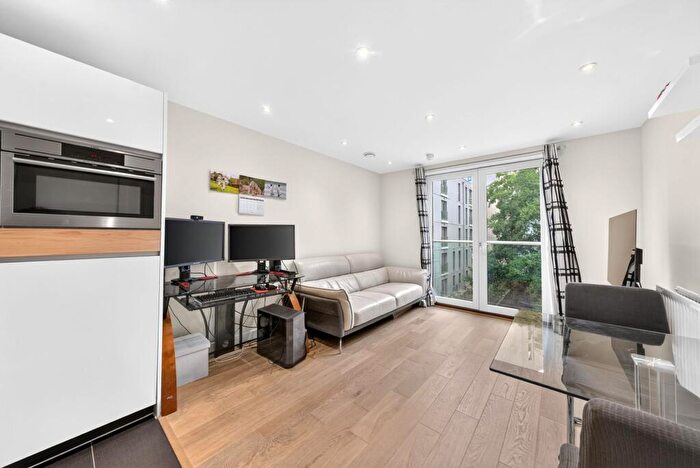 1 Bedroom Flat For Sale In Devizes Street, London, N1