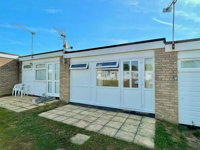 2 Bedroom Chalet For Sale In Belle Aire, Hemsby, NR29