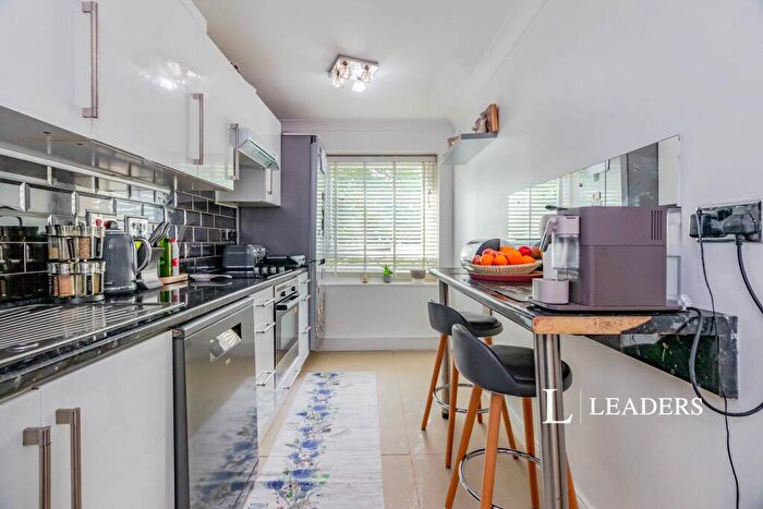 2 Bedroom Flat To Rent In Toll Bar Court, Basinghall Gardens, SM2