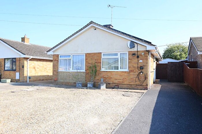 2 Bedroom Bungalow For Sale In Manor Road, Ducklington, Witney, OX29