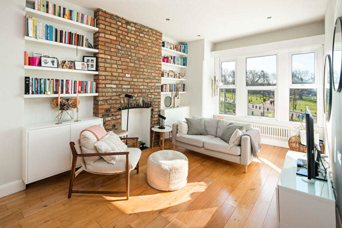 2 Bedroom Flat For Sale In Peckham Rye, London, SE15