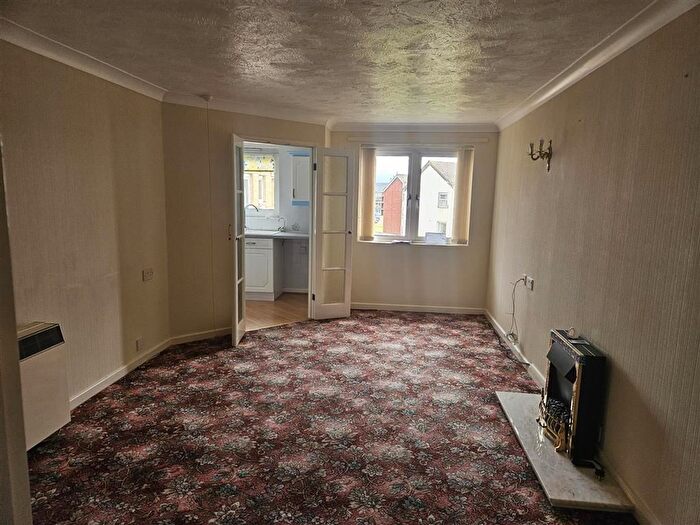 1 Bedroom Flat For Sale In Clifton Drive North, Lytham St. Annes, FY8