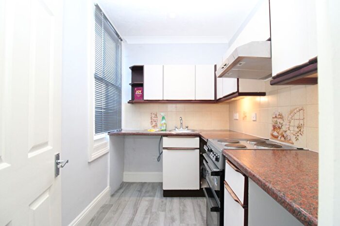 1 Bedroom Flat To Rent In Tivoli Crescent, Brighton, BN1