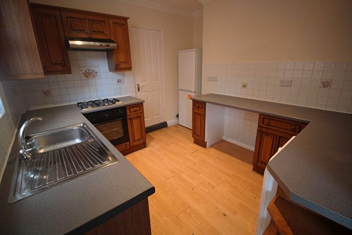 2 Bedroom Flat To Rent In Holdenhurst Road, Bournemouth, BH8