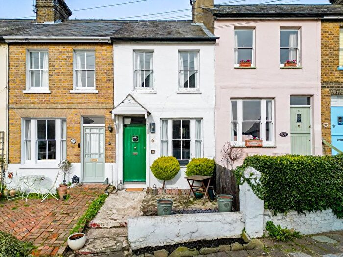 2 Bedroom Cottage For Sale In Leigh Hill, Leigh-On-Sea, SS9