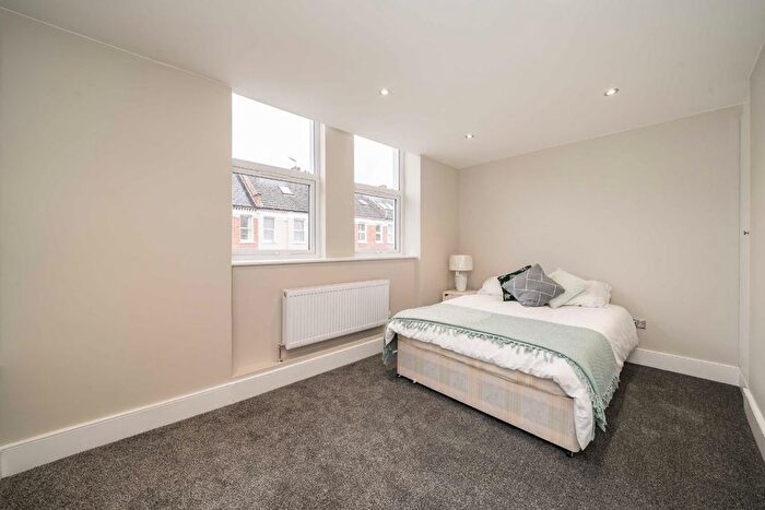 2 Bedroom Flat For Sale In Coverton Road, London, SW17