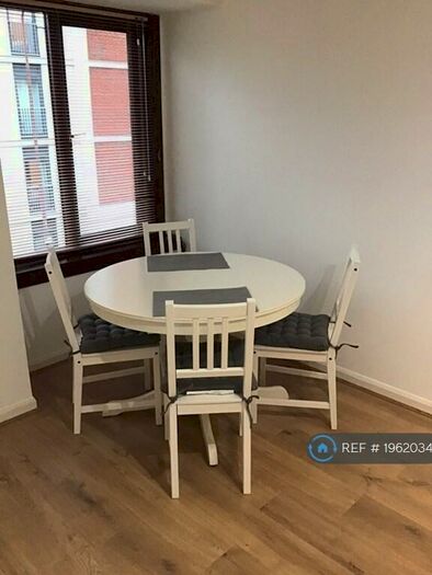 1 Bedroom Flat To Rent In Lochrin Place, Edinburgh, EH3