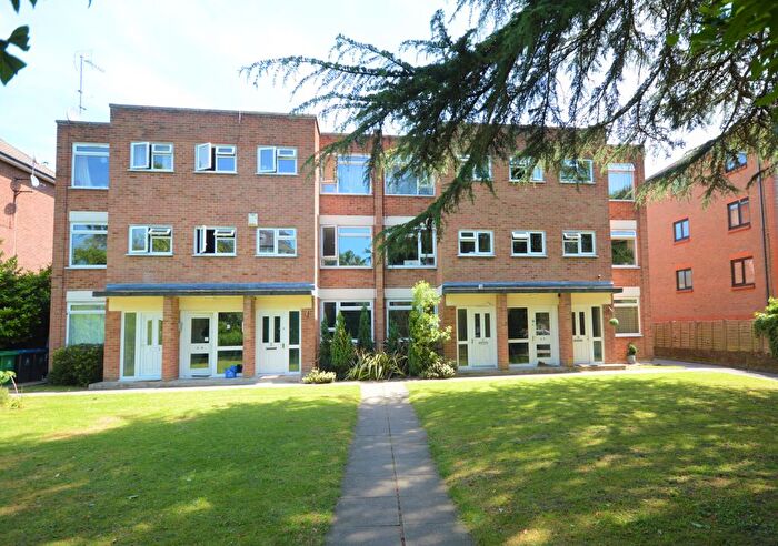 1 Bedroom Flat To Rent In The Avenue, Surbiton, KT5