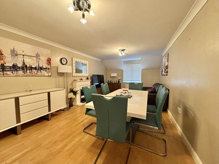 2 Bedroom Flat To Rent In Yew Tree Lane, Solihull, B91