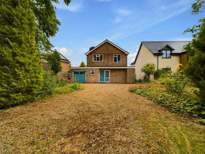 3 Bedroom Detached House For Sale In Guilsborough Road, Ravensthorpe, Northampton, NN6
