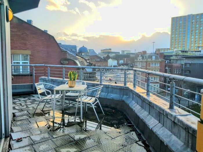 2 Bedroom Apartment To Rent In Mackintosh House, Melbourne Street, LS2