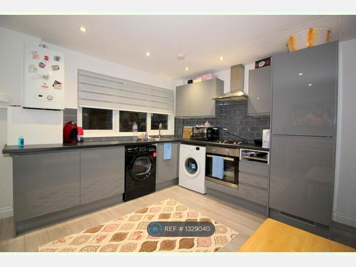 3 Bedroom Flat To Rent In Headcorn Road, London, N17