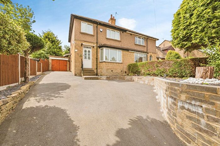 3 Bedroom Semi-Detached House For Sale In Wood Lane, Huddersfield, HD4
