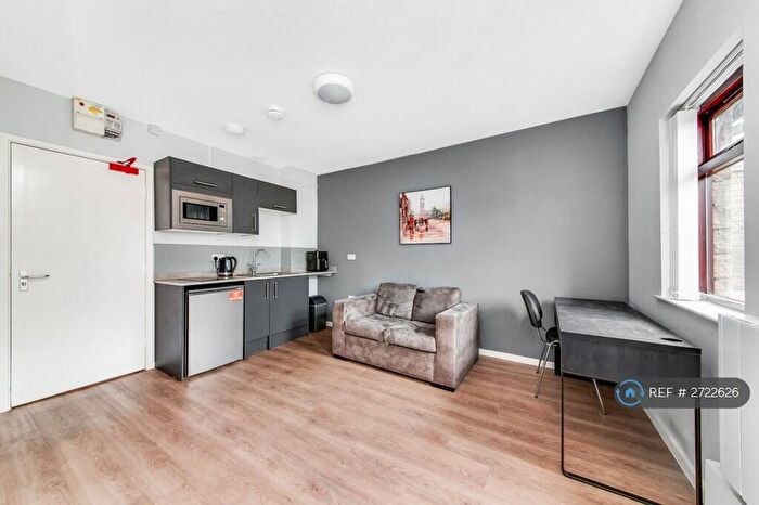 1 Bedroom Flat To Rent In Common Stile Road, Huddersfield, HD4