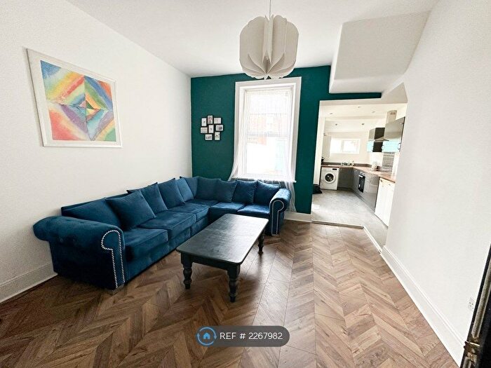 6 Bedroom Terraced House To Rent In Cardigan Terrace, Newcastle Upon Tyne, NE6