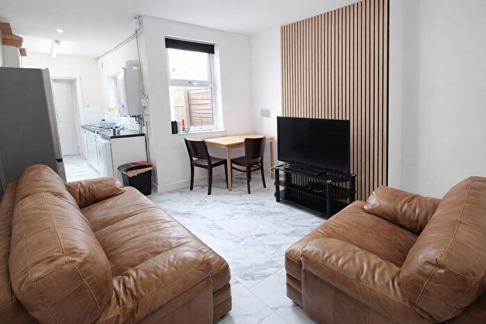 4 Bedroom Detached House To Rent In Osmaston Street, Nottingham, NG7