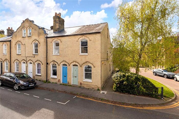3 Bedroom Semi-Detached House For Sale In Auckland Road, Cambridge, Cambridgeshire, CB5