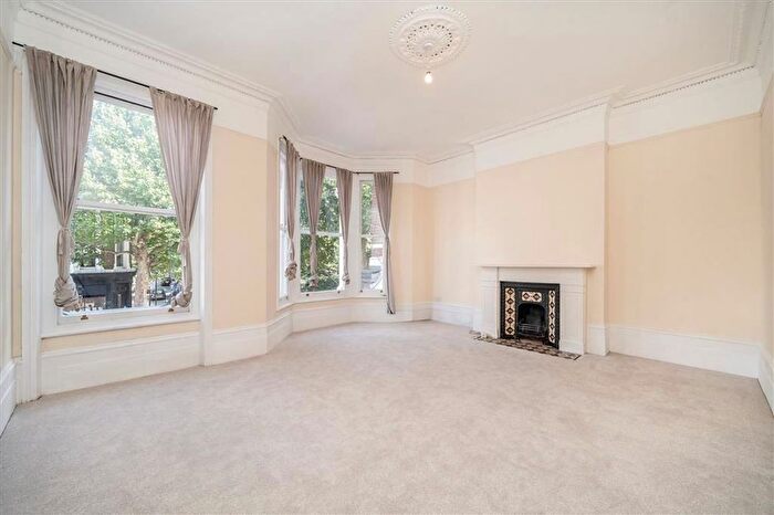 4 Bedroom Maisonette To Rent In Shepherds Bush Road, Brook Green, W6