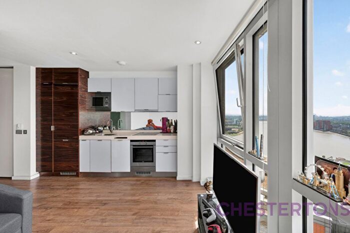 Studio To Rent In Ontario Tower, Fairmont Avenue, E14