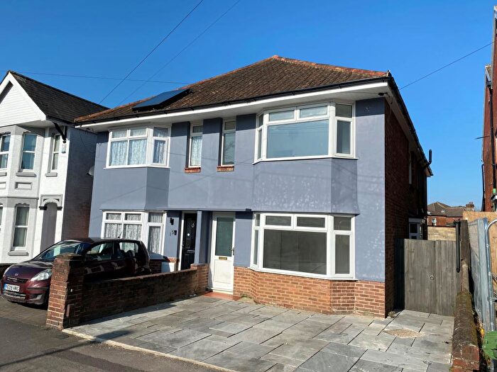 3 Bedroom Semi-Detached House To Rent In Morris Road, Southampton, SO15