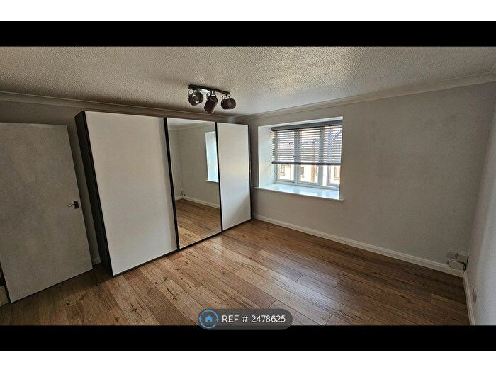 2 Bedroom Flat To Rent In Willow Court, Dagenham, RM8