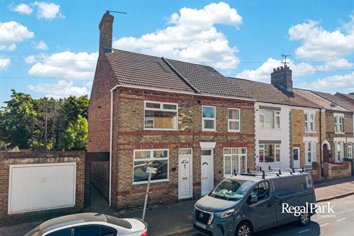 3 Bedroom Semi-Detached House For Sale In Jubilee Street, Woodston, Peterborough, PE2