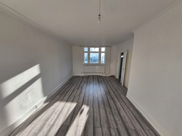 3 Bedroom Semi Detached House To Rent In Tudor Road, Hayes, UB3
