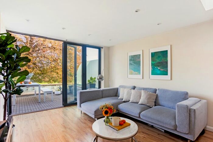 2 Bedroom Flat To Rent In High Street, Hampton Hill, Hampton, TW12