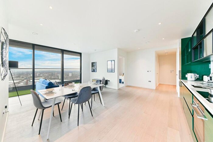 2 Bedroom Apartment To Rent In Bagshaw Building, Wardian, London, E14