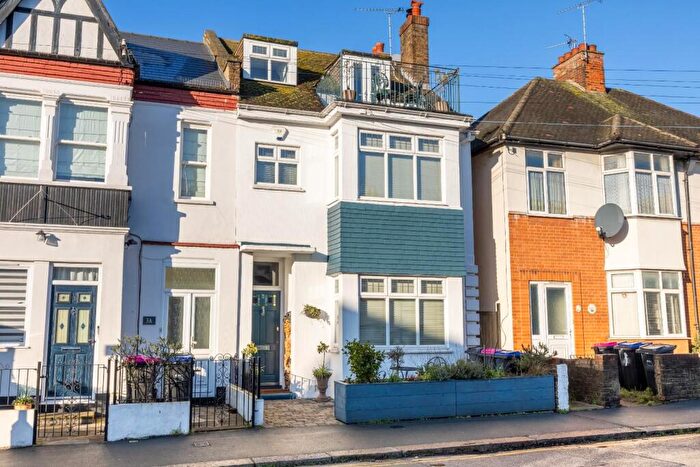 4 Bedroom House For Sale In Leigham Court Drive, Leigh-On-Sea, SS9