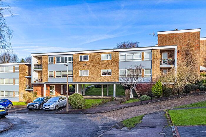 2 Bedroom Flat For Sale In Ivinghoe Road, Bushey, Hertfordshire, WD23
