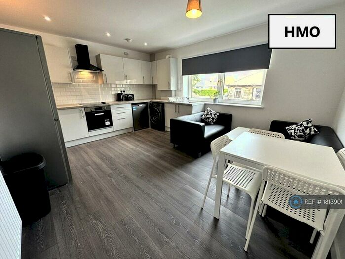 4 Bedroom Flat To Rent In Wedderlea Drive, Glasgow, G52