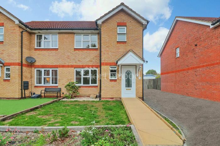 3 Bedroom Semi-Detached House To Rent In Skylark Way, Park Farm, Ashford, TN23