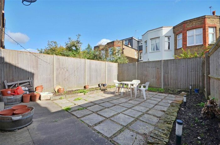2 Bedroom Flat To Rent In Willcott Road, Acton Town W3