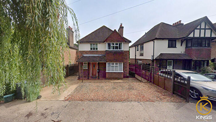 5 Bedroom Detached House To Rent In Ash Grove, Guildford, GU2