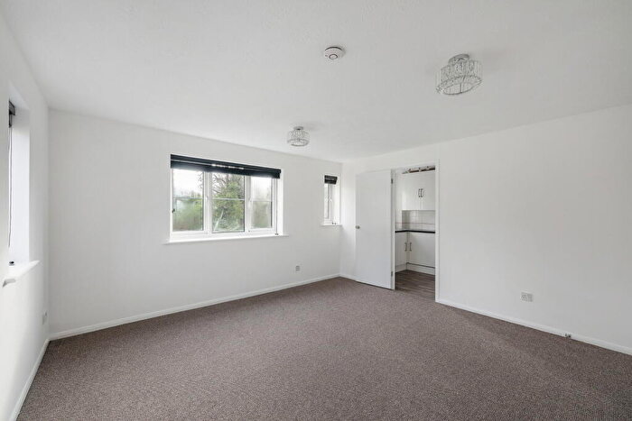 2 Bedroom Flat To Rent In Tylers Court, Alperton, HA0
