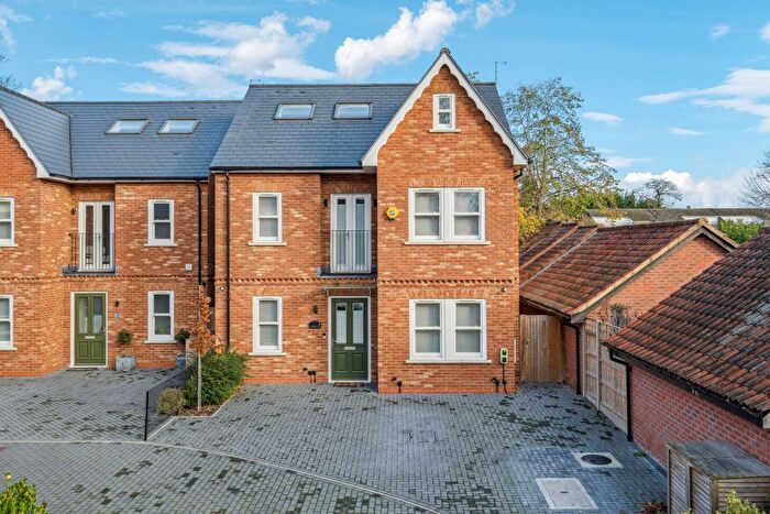 5 Bedroom Detached House For Sale In Murray Road, Northwood, HA6