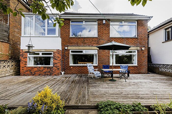 4 Bedroom Detached House For Sale In Tanyard Road, Oakes, Huddersfield, HD3