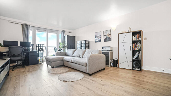 2 Bedroom Apartment For Sale In Westferry Road, London, E14