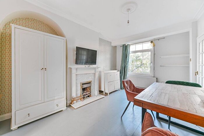 2 Bedroom Semi-Detached House To Rent In Tylecroft Road, Norbury, London, SW16