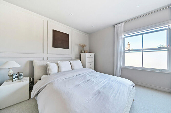 3 Bedroom End Of Terrace House For Sale In Meadrow, Godalming, Surrey, GU7