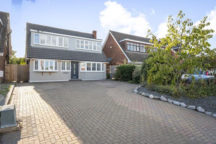 4 Bedroom Detached House For Sale In Gardiners Lane North, Billericay, CM11
