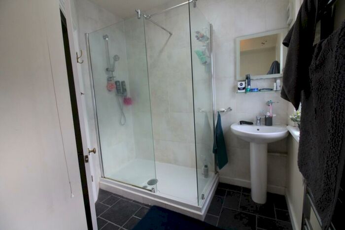 5 Bedroom Terraced House To Rent In Monthemer Road, Cathays, CF24